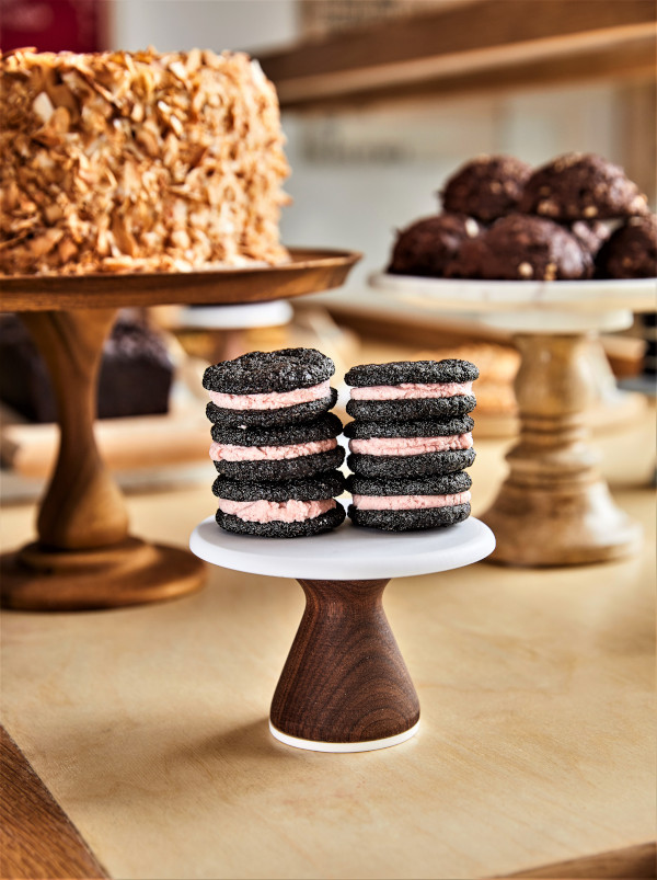 Strawberry-Cream -oreos-credit-Rachel-Vanni